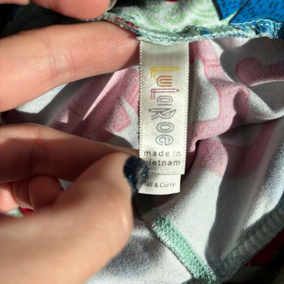 LulaRoe Tall & Curvy Dinosaur Leggings - Picture 3 of 4